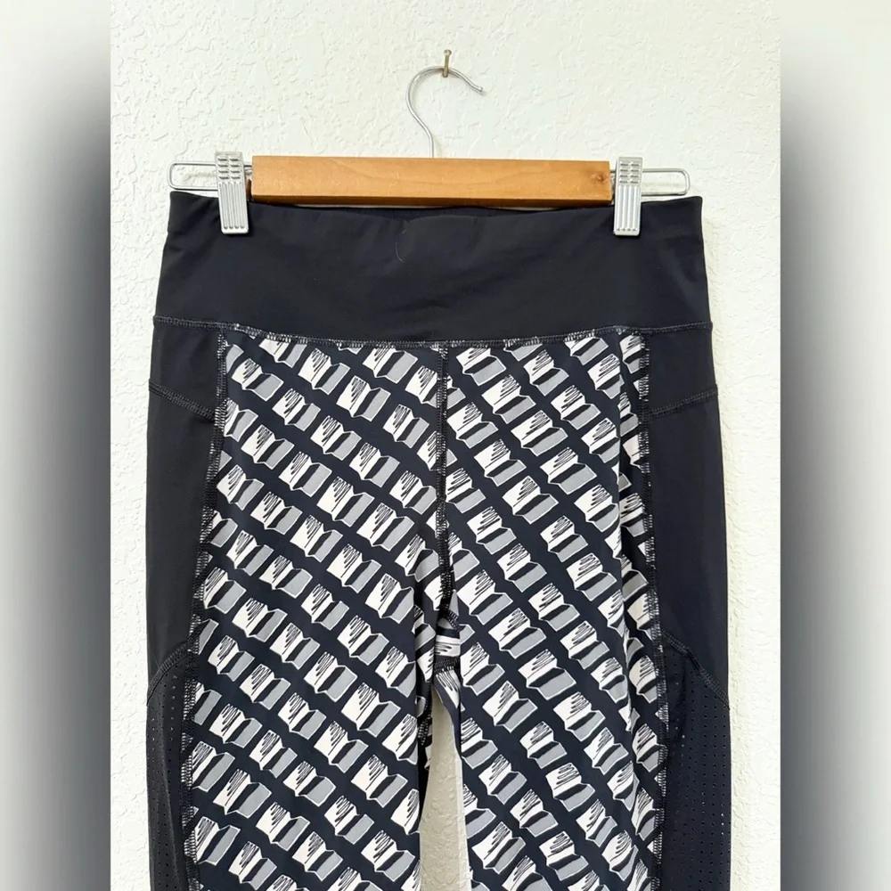 Sweaty Betty Zero Gravity Leggings - Black and Gray Geometric - M